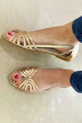 Sandalias con punta abierta y  brillo metálico