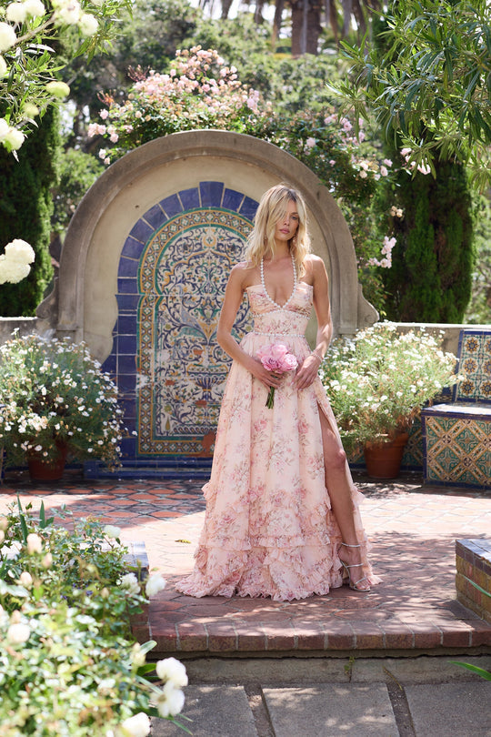 Vestido elegante Vera de Alessia Madrid en color negro, con detalles sofisticados y diseño moderno para eventos formales.