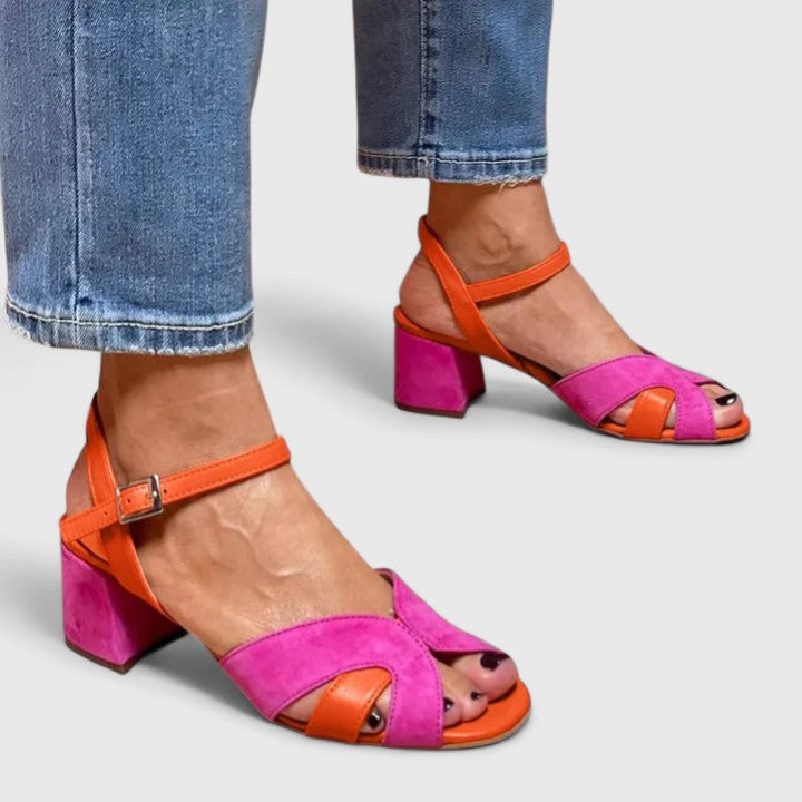 Zapatos ortopédicos de tacón Devynne de Alessia Madrid, con diseño cómodo y elegante en color neutro.