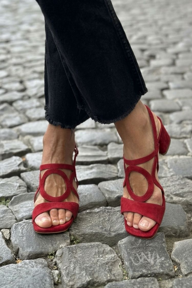 Sandalias con punta cuadrada y corte redondo