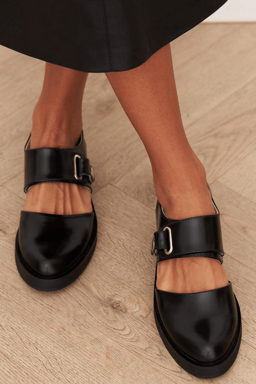 Zapatos Mary Jane Alessia Madrid Angelina con hebilla, estilo clásico y elegante, en color negro y diseño de mujer.