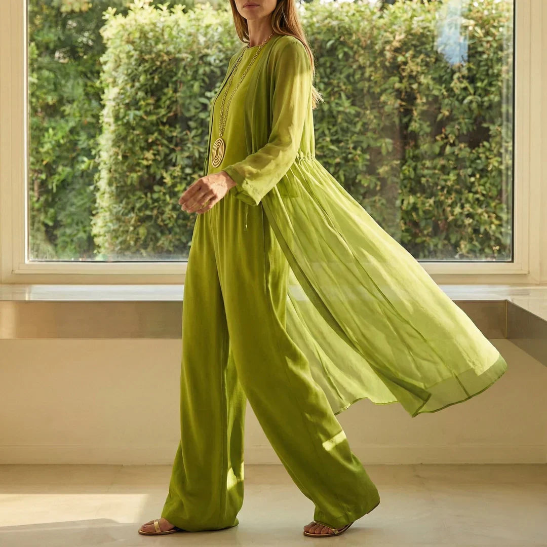 Conjunto elegante y cómodo Elvira de Alessia Madrid, mostrando la prenda superior y pantalones en un fondo neutro.