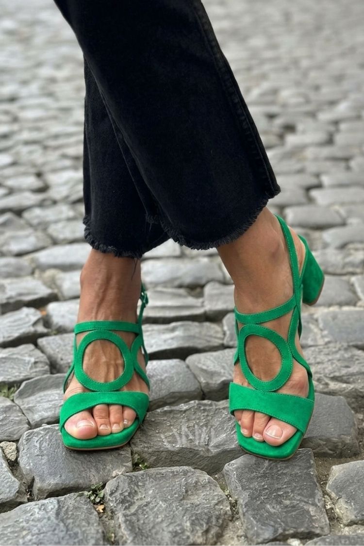Sandalias con punta cuadrada y corte redondo