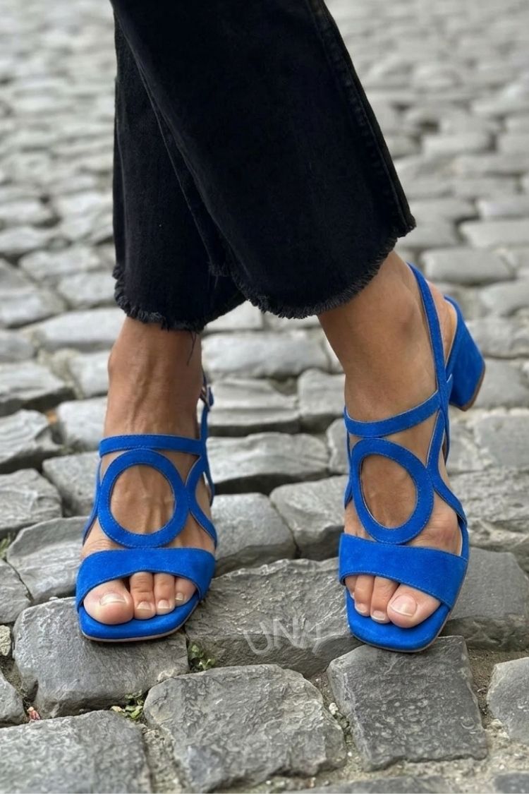 Sandalias con punta cuadrada y corte redondo