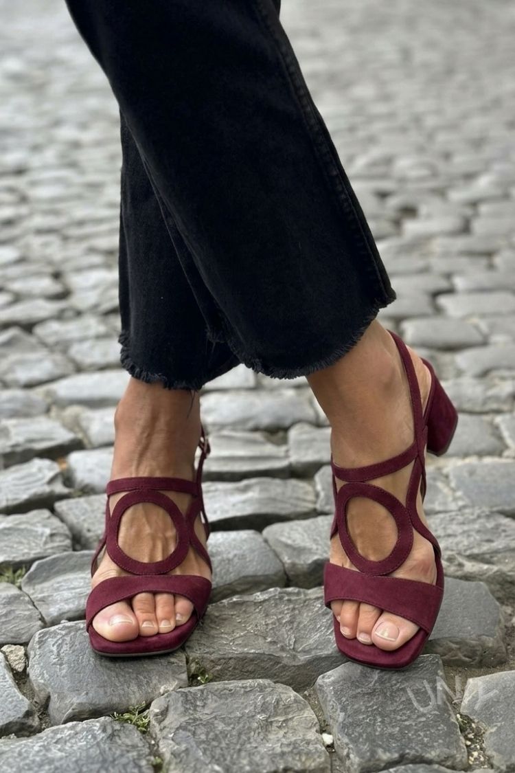 Sandalias con punta cuadrada y corte redondo