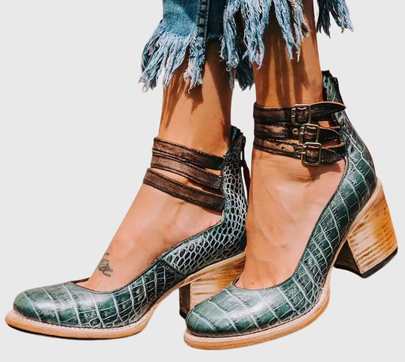 Tacones vintage Anabel de Alessia Madrid con diseño elegante y detalles clásicos, ideales para ocasiones especiales.