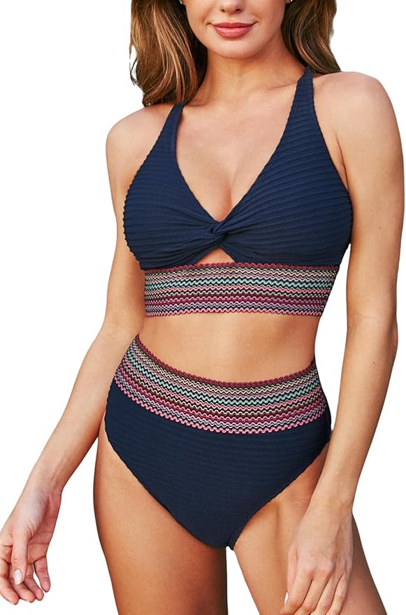 Bikini elegante de verano Alessia Madrid, con diseño moderno y colorido, ideal para la playa o piscina.