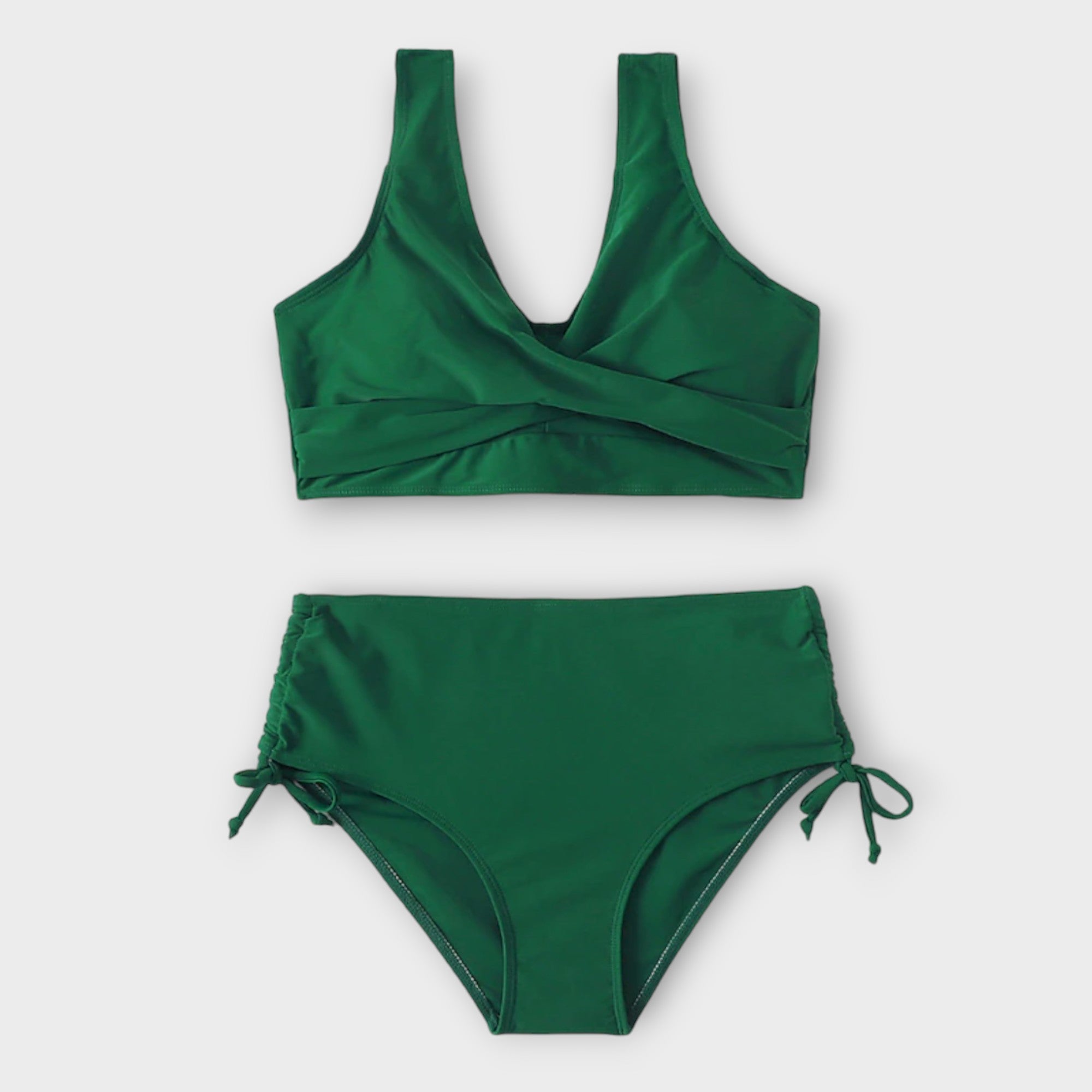 Bikini de dos piezas Alessia Madrid Irena, diseño elegante que realza la figura, en color y estilo sofisticado.