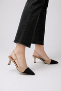 Tacones elegantes Alessia Madrid en color negro, con diseño sofisticado y detalles brillantes para ocasiones formales.