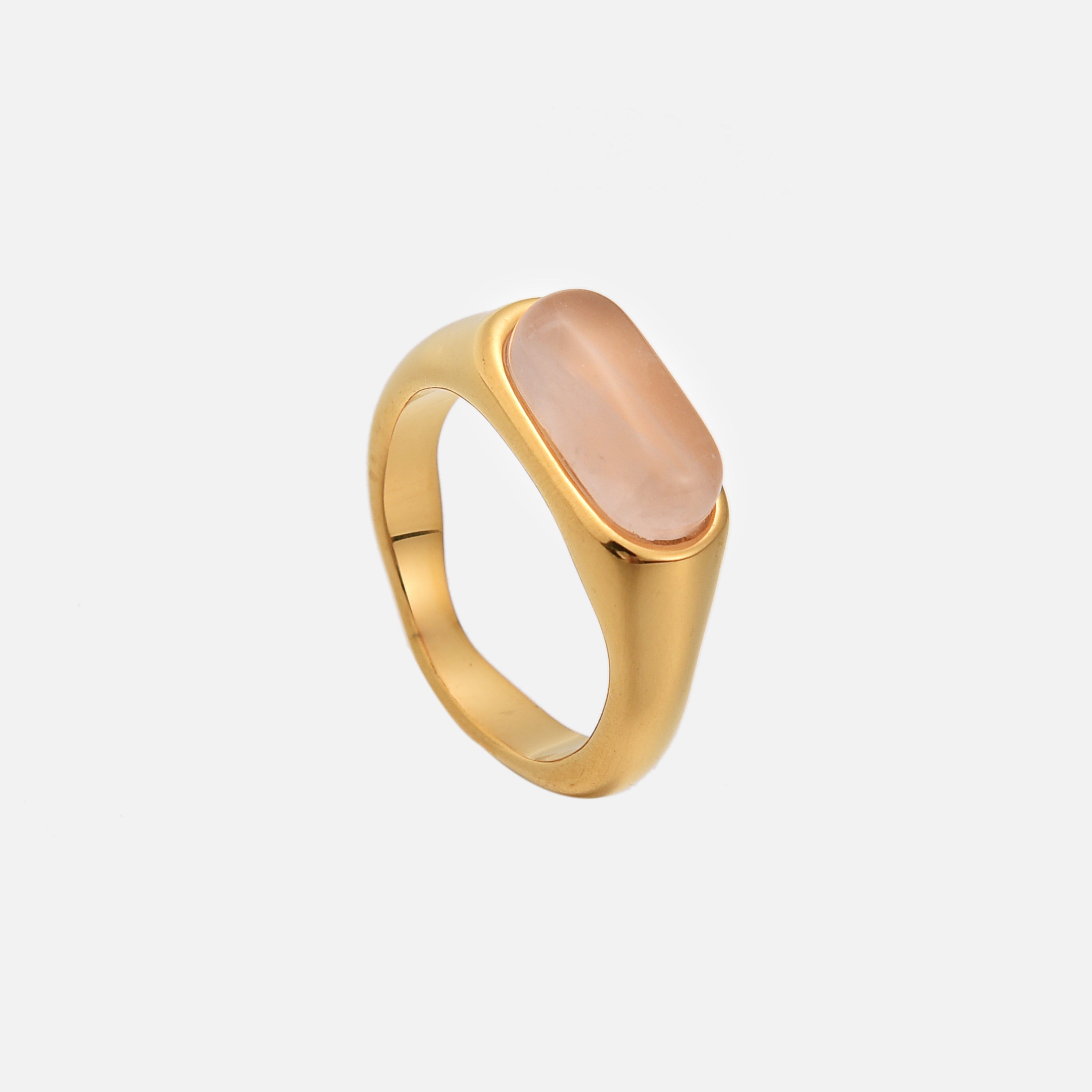 Anillo Skye de Alessia Madrid con diseño elegante y detalles brillantes, mostrado en primer plano.
