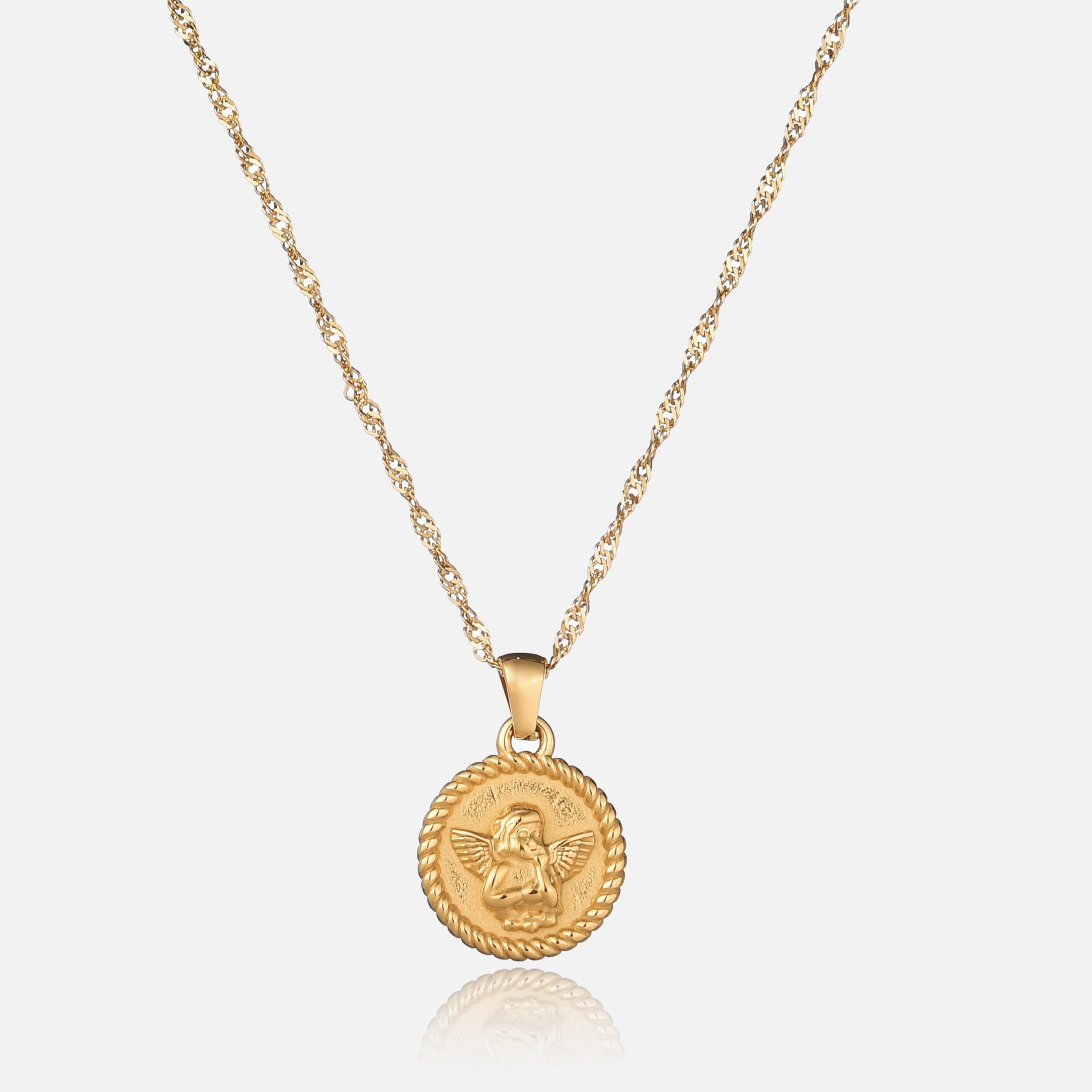Collar de ángel de Alessia Madrid con delicado diseño en plata, con alas y detalles elegantes, sobre fondo neutro.