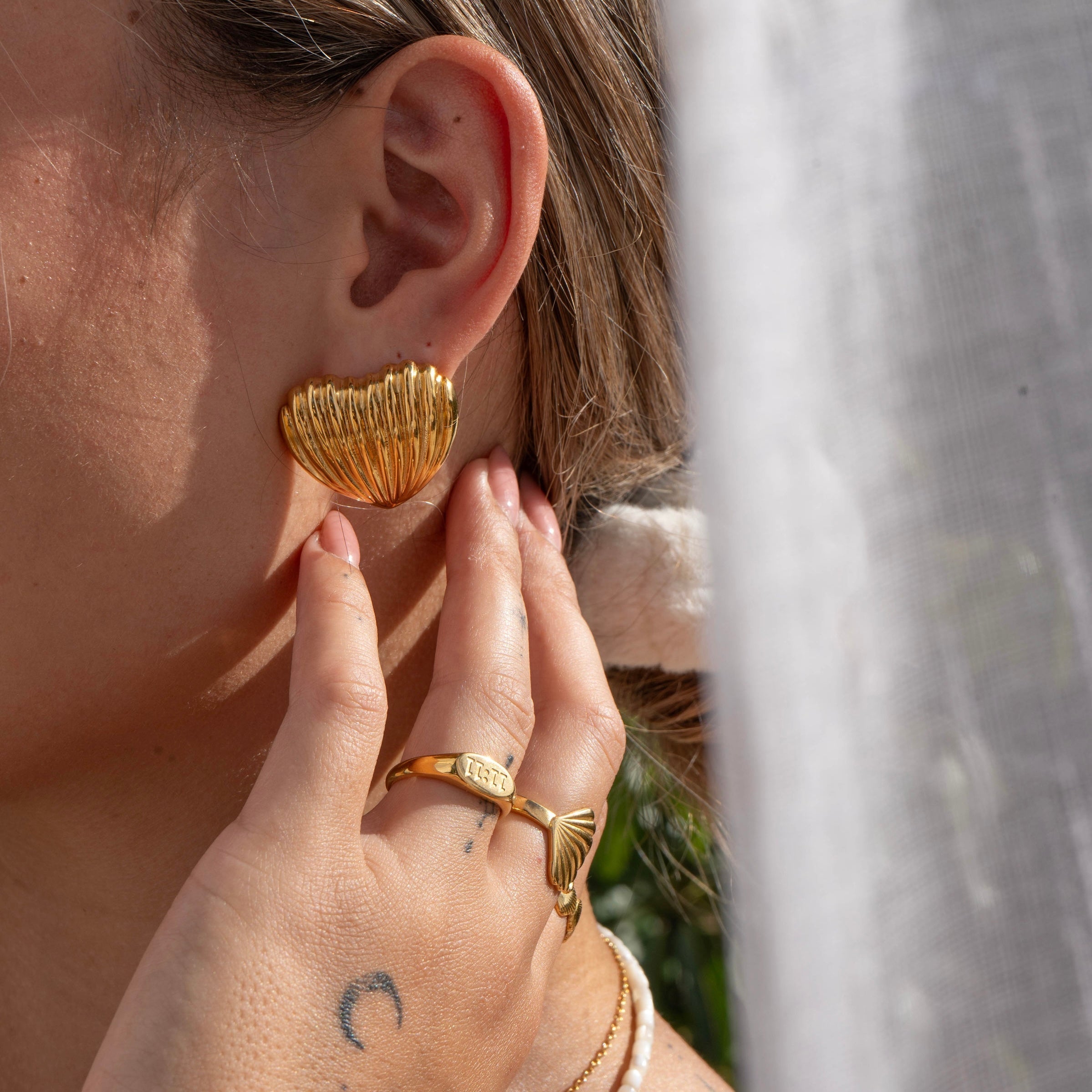 Anillo de la suerte con los once en la marca Alessia Madrid, diseño elegante y detalles en plata para ocasiones especiales.
