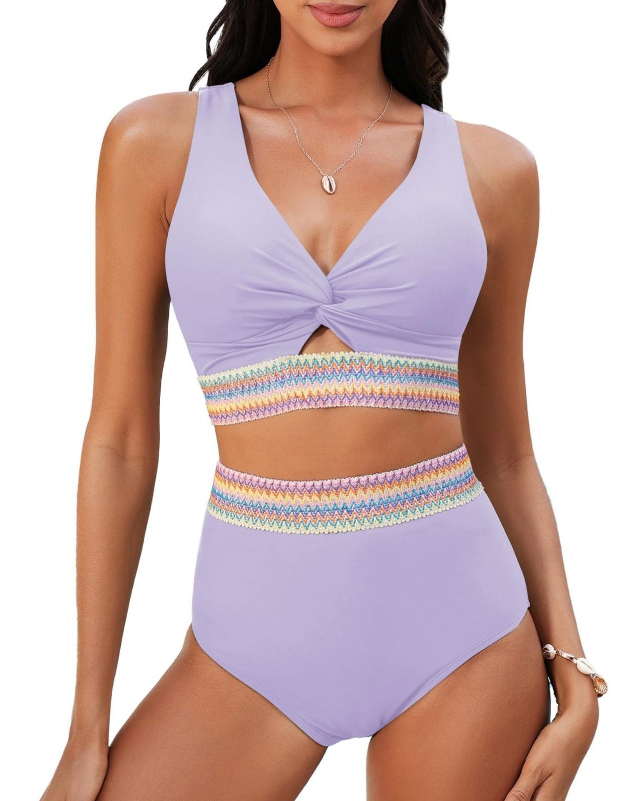Bikini elegante de verano Alessia Madrid, diseño moderno y colorido, ideal para la playa o piscina, en imagen con fondo blanco