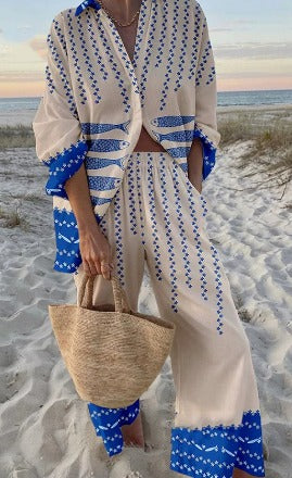 Conjunto de verano de lino y algodón en color lila de Alessia Madrid, con blusa y pantalones cómodos y frescos.