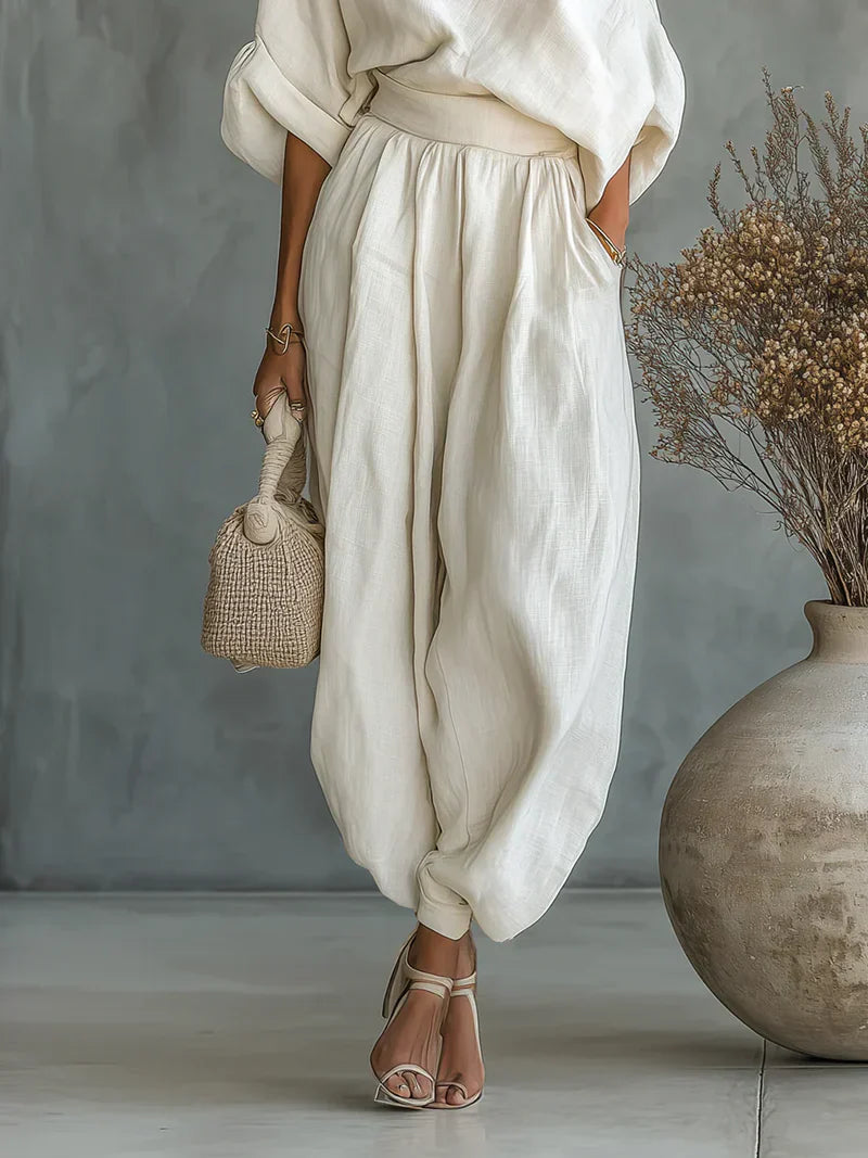 Conjunto de 2 piezas con hombros descubiertos de Alessia Madrid, estilo moderno y elegante, en la imagen.