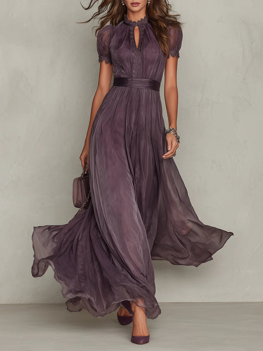 Vestido largo morado Alessia Madrid con escote en V y ribete de encaje, perfecto para ocasiones elegantes.