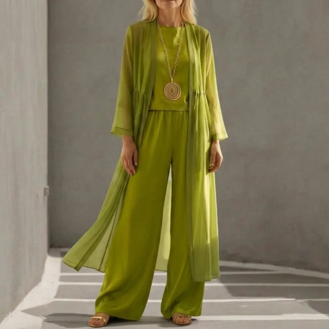Conjunto elegante y cómodo Elvira de Alessia Madrid, modelo con diseño sofisticado y tejido suave, en imagen frontal.