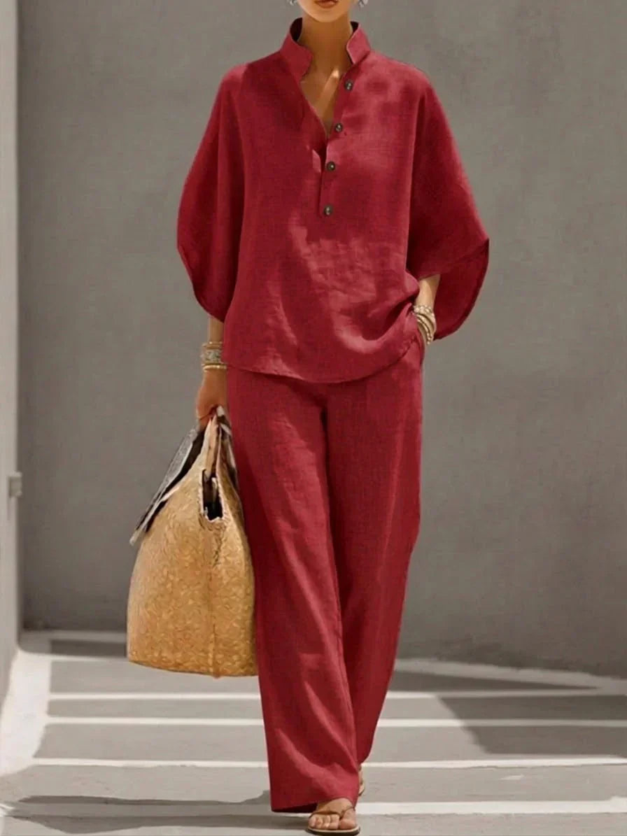 Conjunto de lino Alessia Madrid Maribel con mangas murciélago y pantalón ancho en color claro, estilo cómodo y elegante.