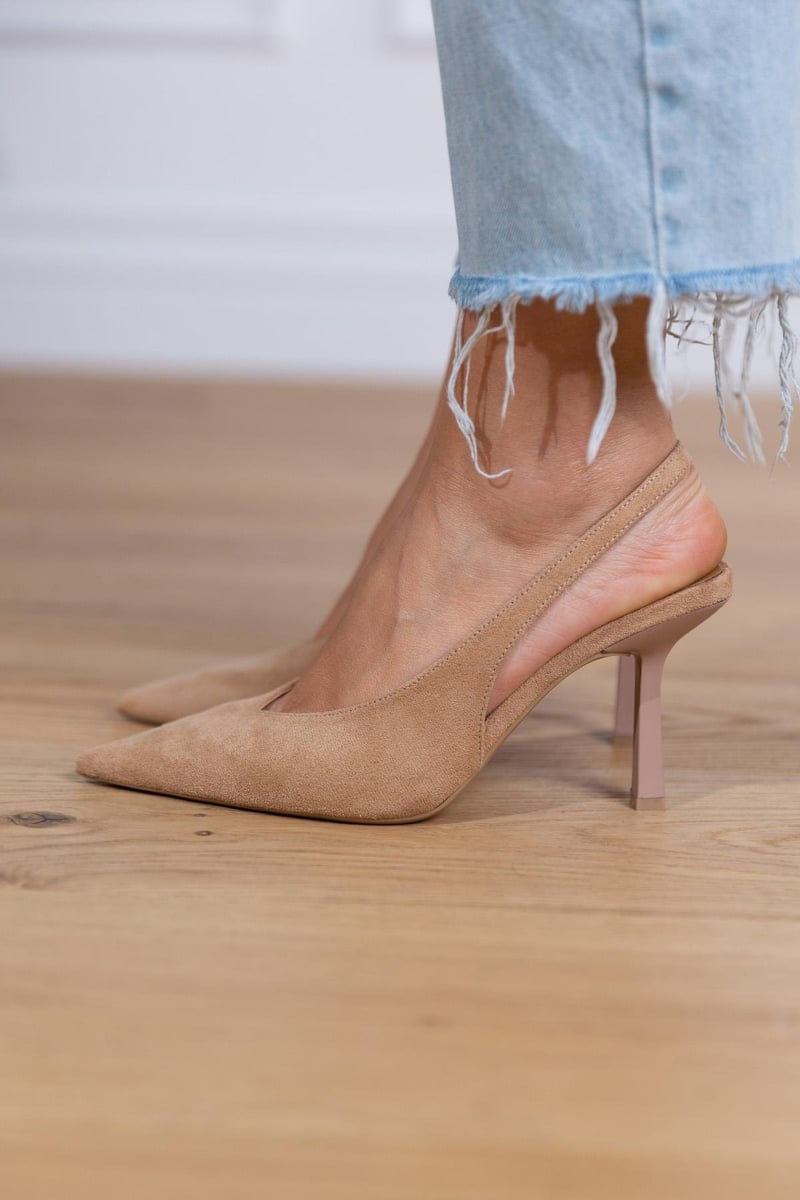 Zapatos de salón nude Alessia Madrid Marlena con talón abierto, suela de cuero y diseño elegante para mujer.