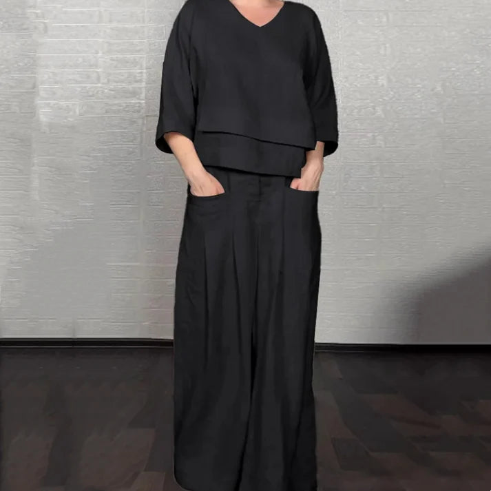 Conjunto de dos piezas de lino y algodón Laura de Alessia Madrid, con blusa y pantalón en tonos neutros, vista frontal.